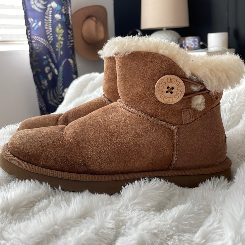 Ugg Mini Bailey Button Chestnut - image 1
